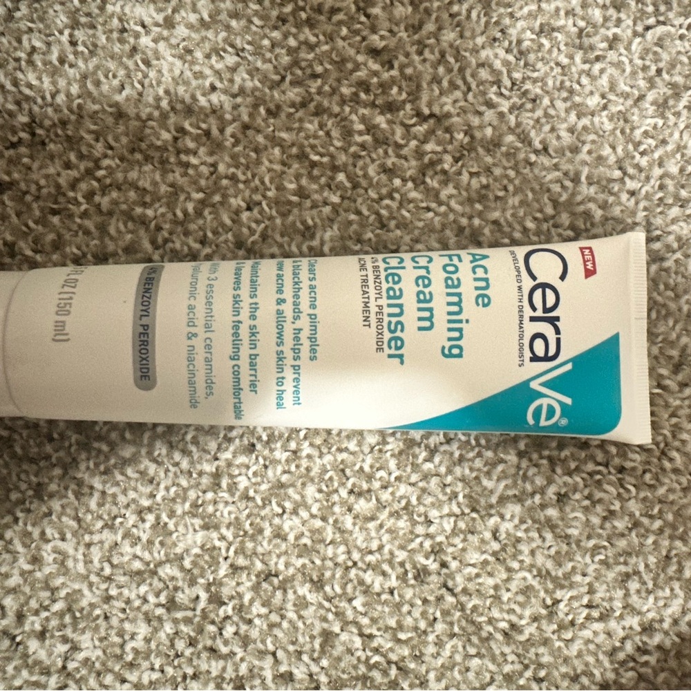 CeraVe Acne Foaming Cream Cleanser - White and Blue